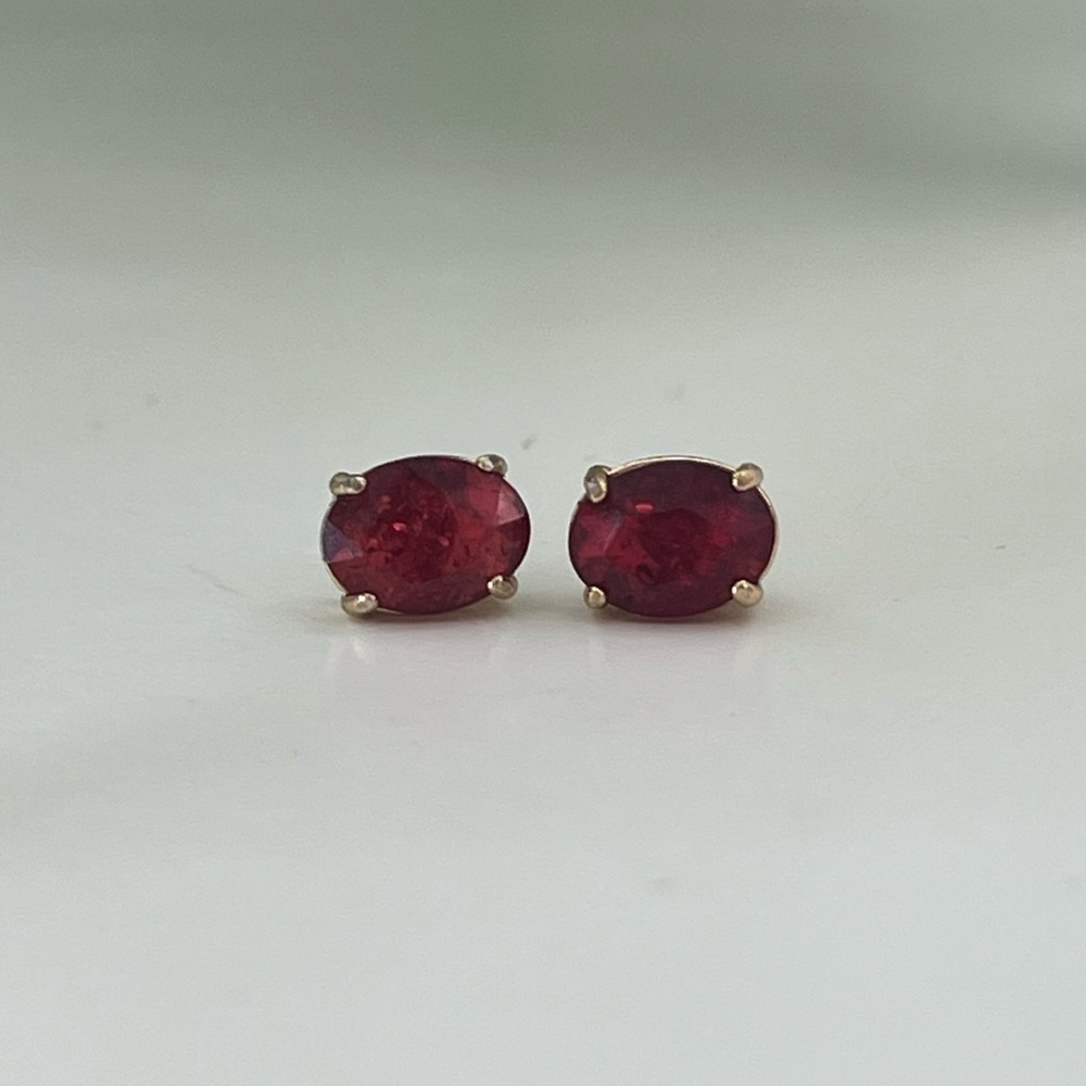 New Stella & Dot Ruby Red Stud Earrings - Picture 1 of 12